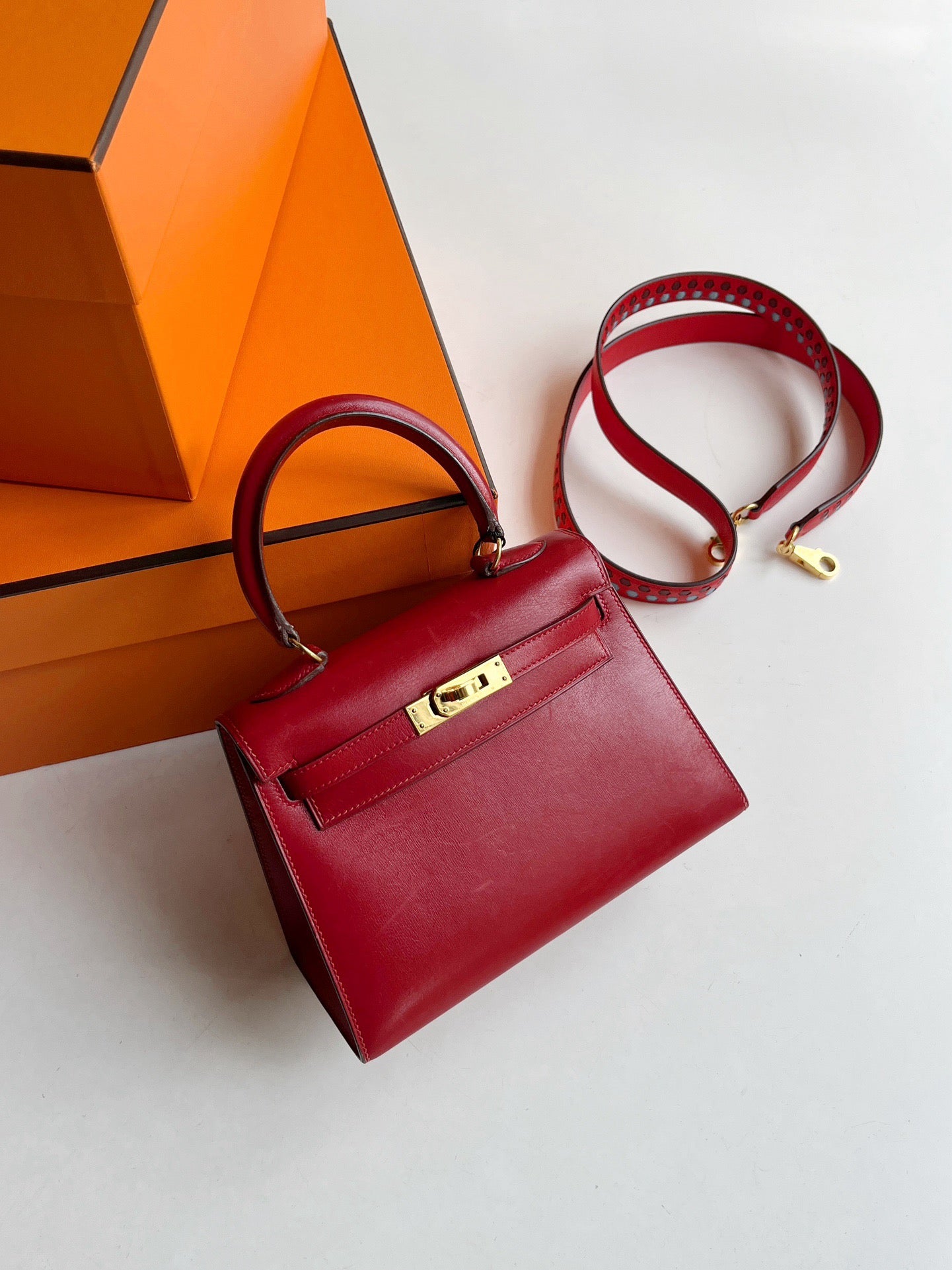 [Rare Bag] Pre-owned Hermes Kelly 20 Rouge Box Leather Golden Hardware, W (in circle, 1993)