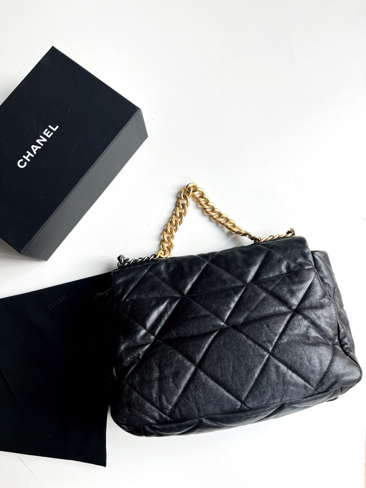 Pre-owned Chanel 19Bag Maxi Black Lambskin, w/ card, dust bag