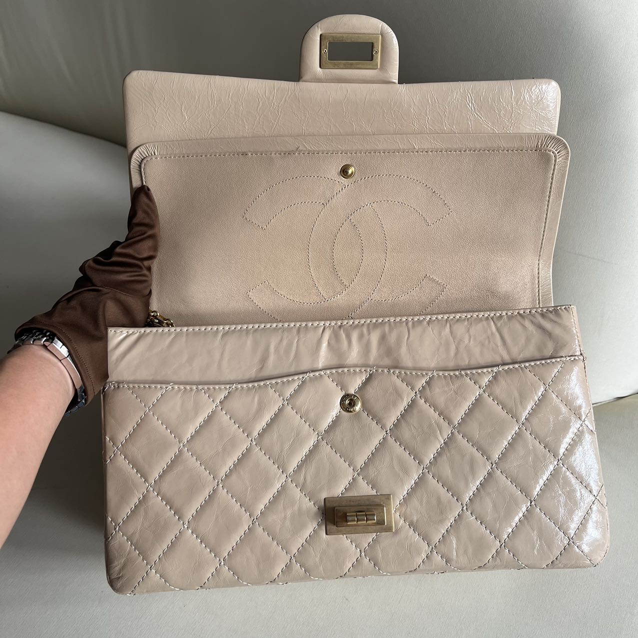 Pre-owned Chanel 2.55 Reissue Maxi Beige Patent Leather, 2015, w/ card, dust bag