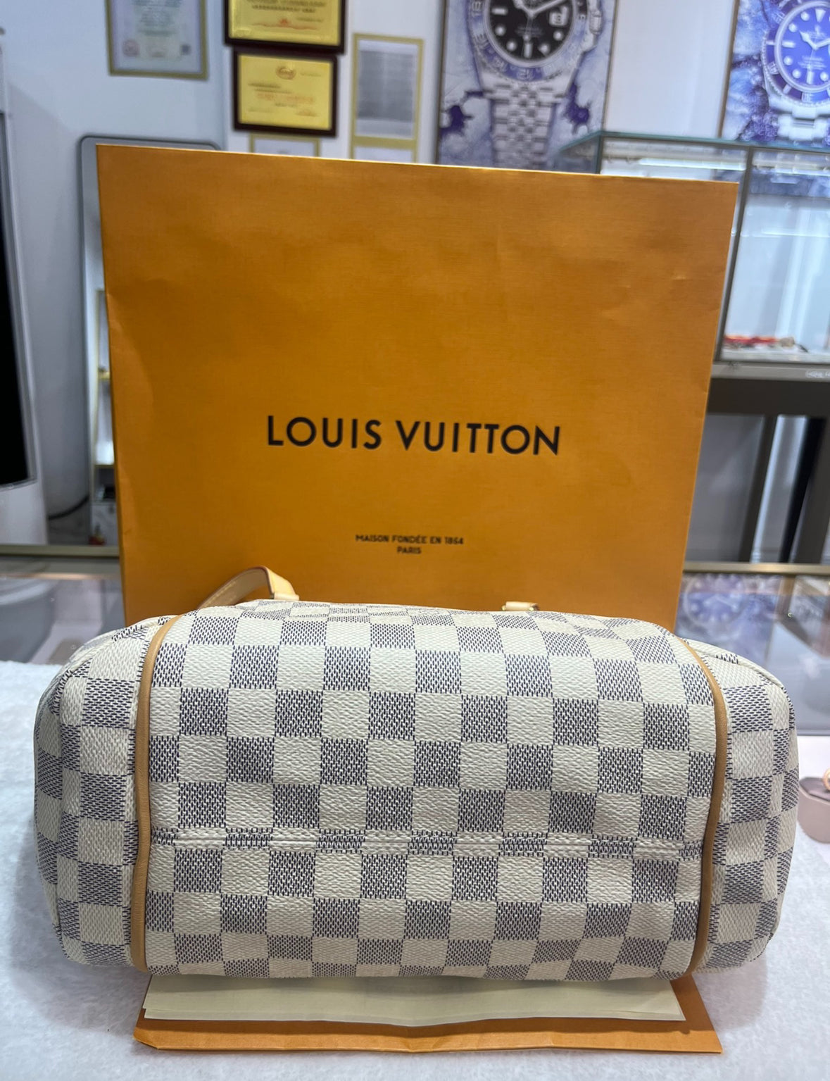 Pre-owned LV Louis Vuitton Totally MM Damier Azure S condition 2018