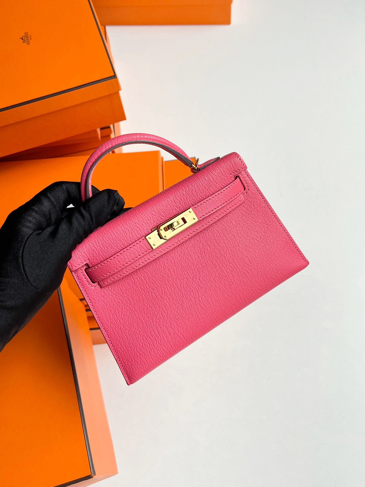 Pre-owned Hermes Mini Kelly 2nd Generation, 8W Rose Azalee Goatskin Chevre Leather, Golden hw, 2017