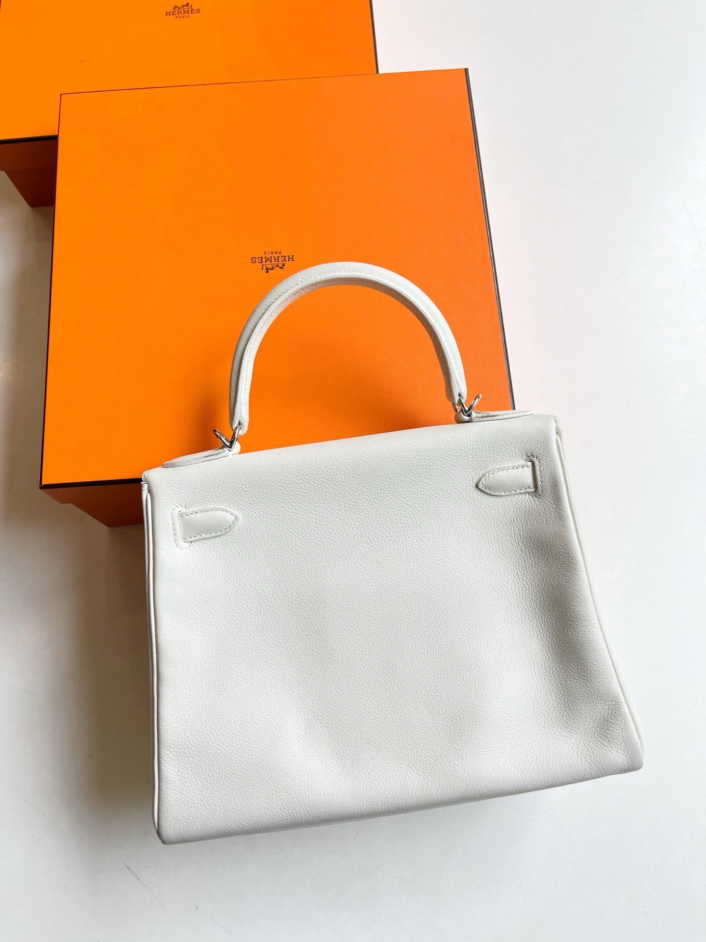 Pre-owned Hermes Kelly 28, 01 Blanc Evercolor, Palladium hw, 2019, w/ dust bag, lock&key, strap