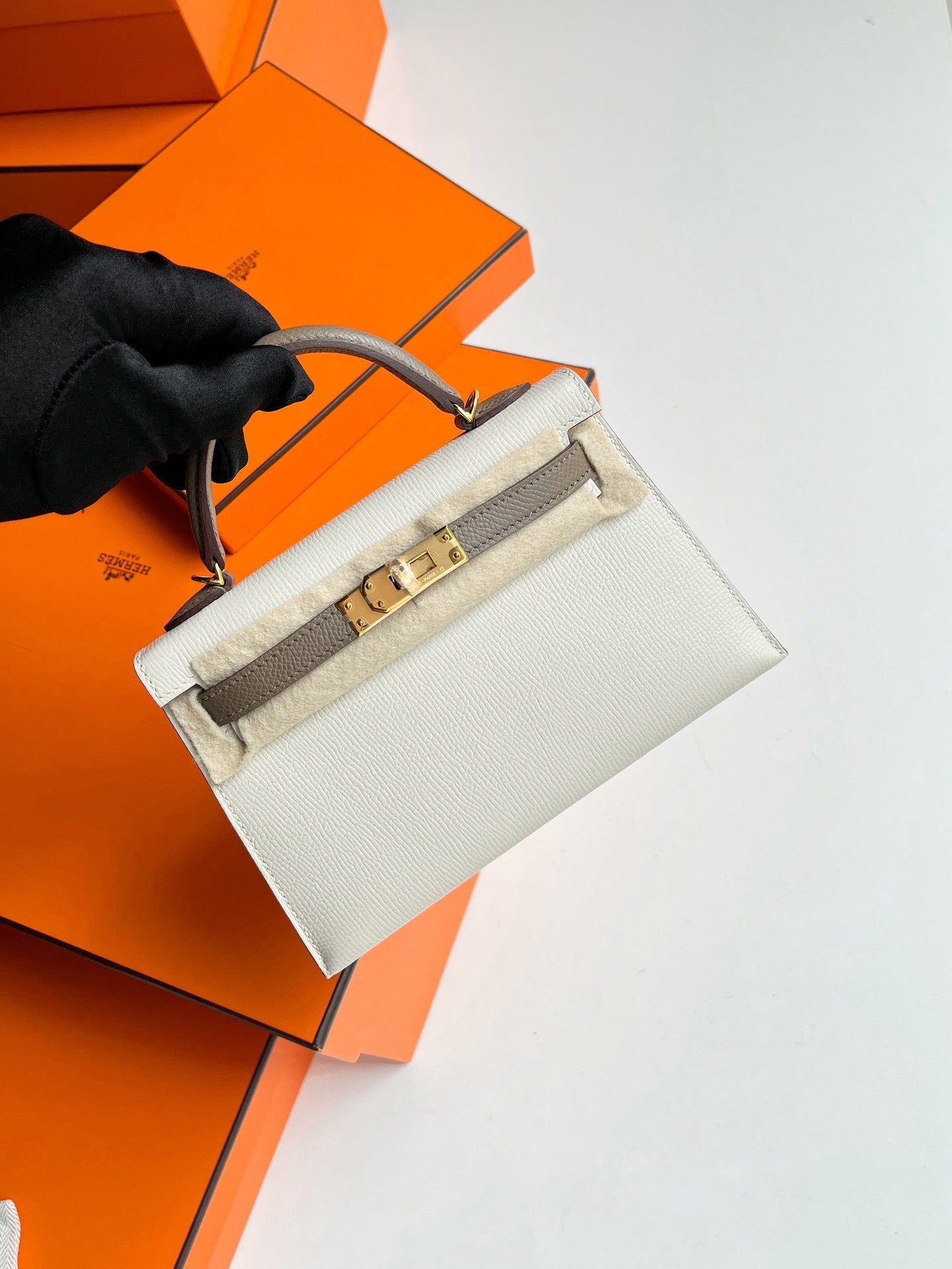 Pre-owned Hermes Mini Kelly, 2nd Generation, Craie & Etoupe Epsom, Golden hw, 2021, w/ box, receipt