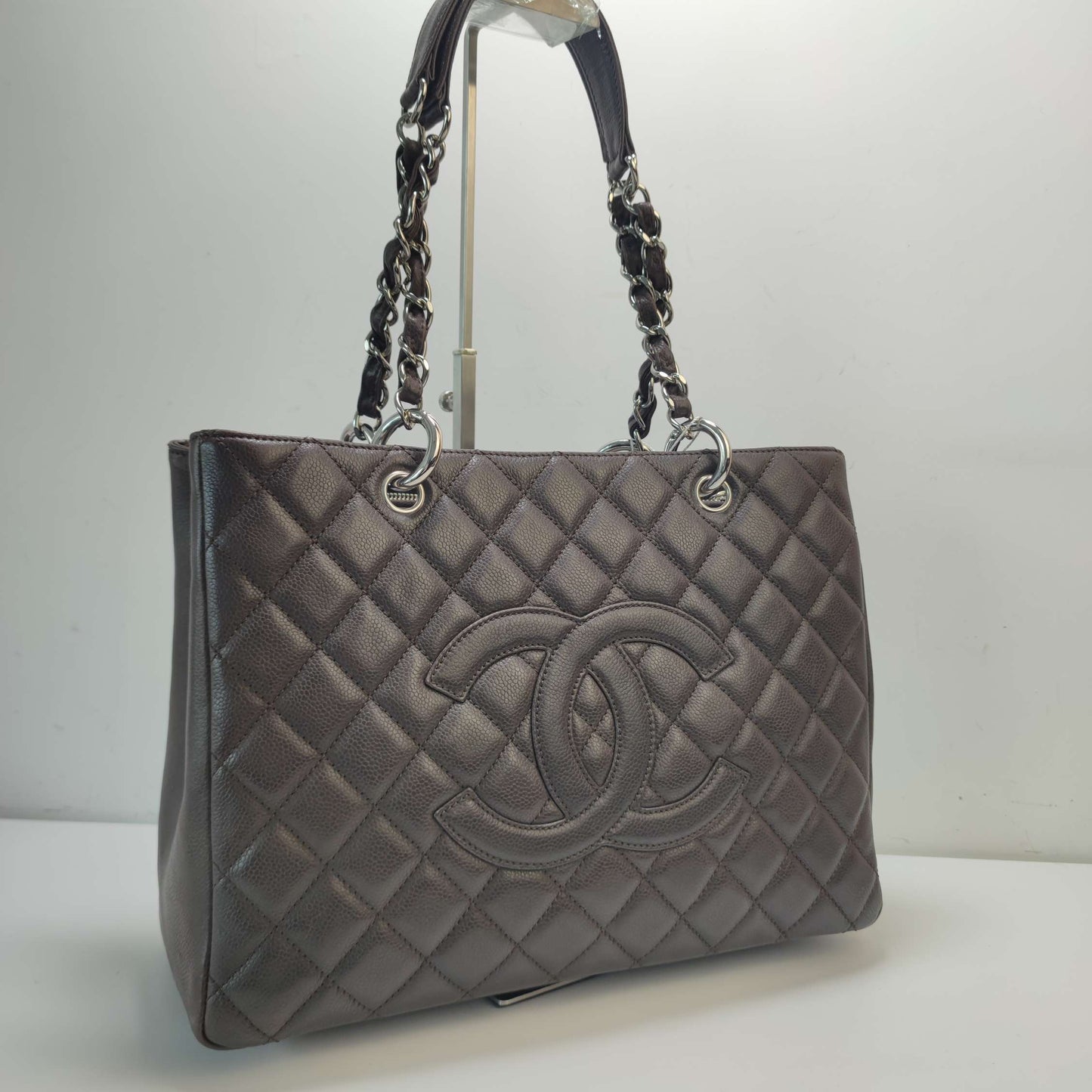 New Gems | Pre-owned Chanel GST in Dark Chocolate Brown Caviar Leather w/ silver hardware with black Card