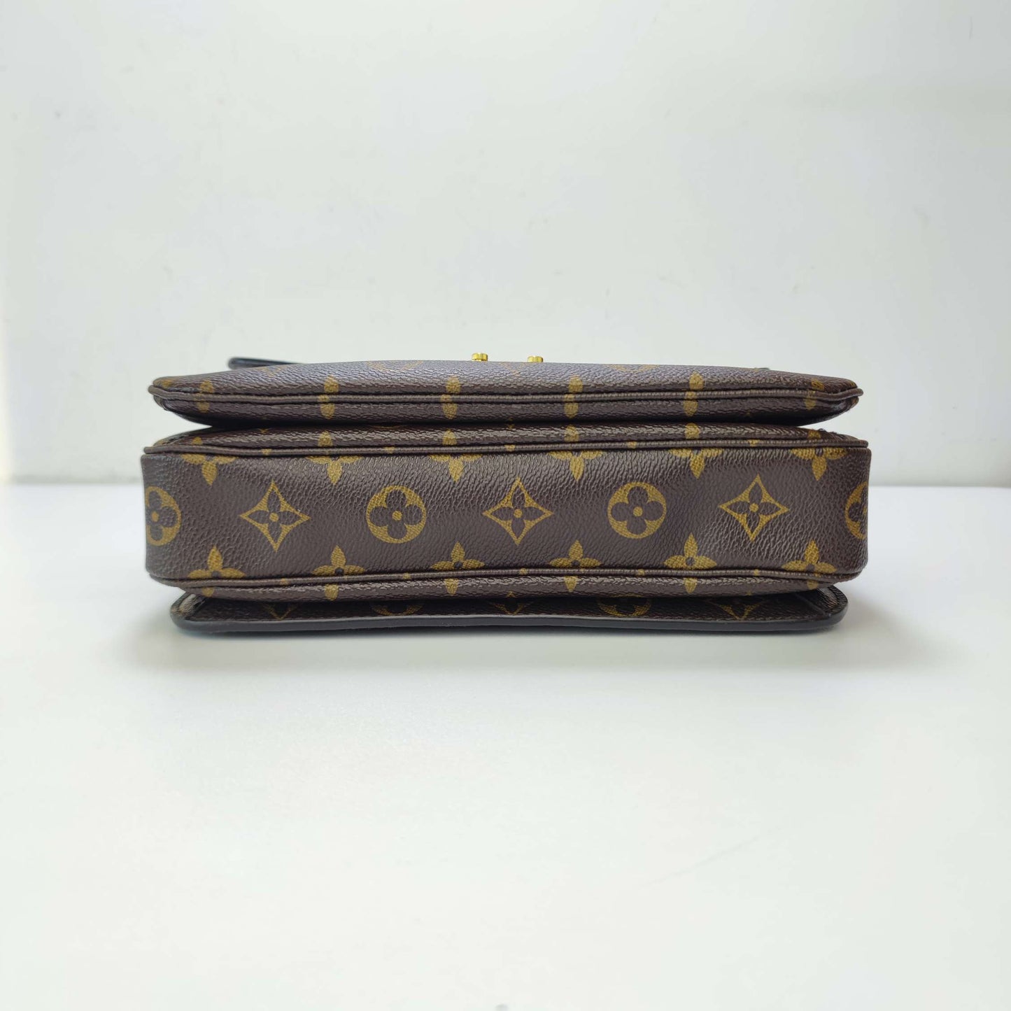 New Gems | Pre-owned LV Louis Vuitton Pochette Metis Monogram