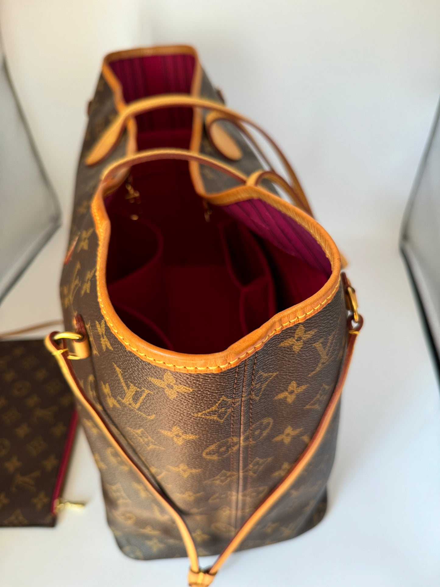 New Gems | Pre-owned LV Louis Vuitton Neverfull GM Monogram with Fuchsia Interior with Pouch