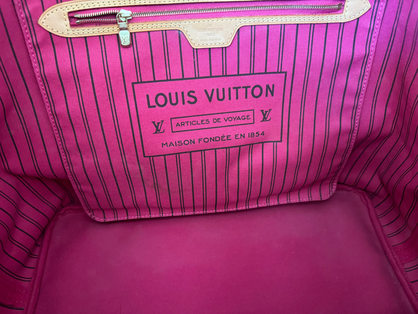 New Gems | Pre-owned LV Louis Vuitton Neverfull GM Monogram with Fuchsia Interior with Pouch