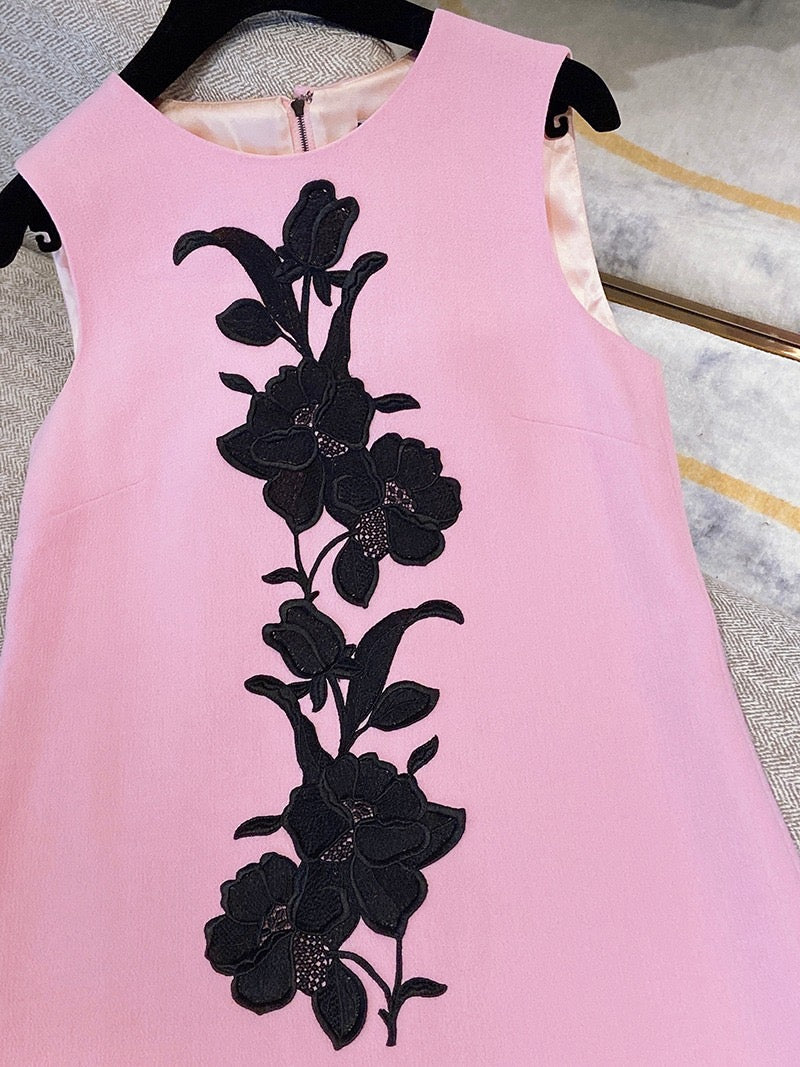 Pre-owned Dolce & Gabbana Sleeveless Pink Wool Dress with Black Embroidered Flowers, w/ Silk lining, Size 38