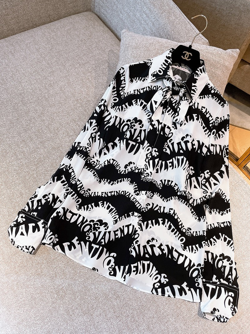 Pre-owned Valentino Special Edition Black & White Valentino Logo Print Silk Shirt, Size 36, New not used