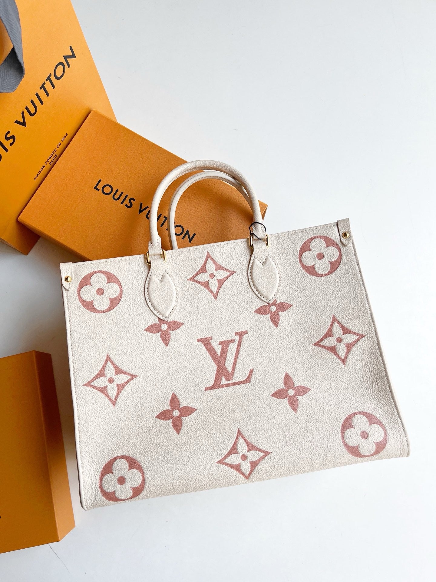 Pre-owned LV On The Go PM Special Summer edition Monogram Escale