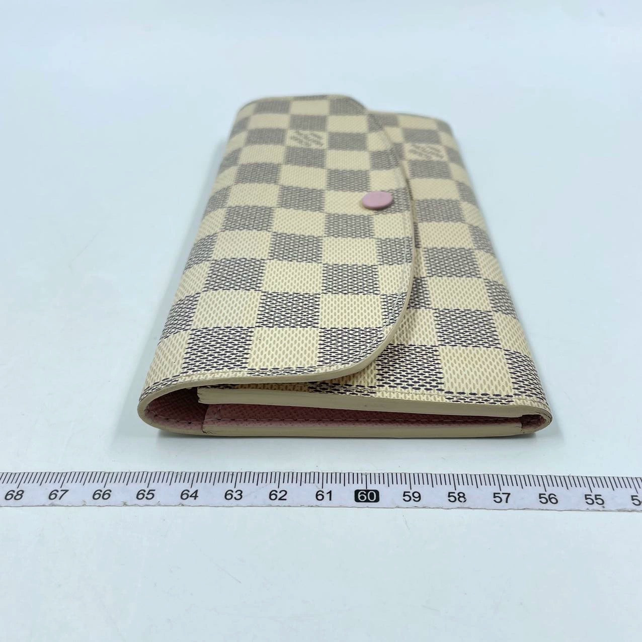 Длинный кошелек Louis Vuitton LV Emilie б/у, холст Damier с лазурным покрытием розового цвета