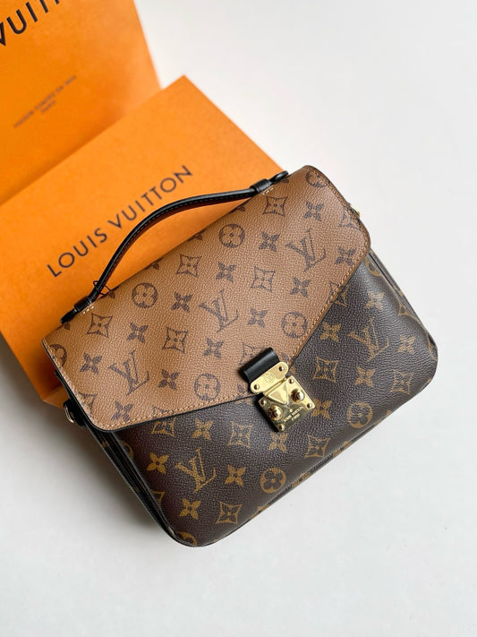 Pre-owned LV Louis Vuitton Pochette Metis Monogram Reverse