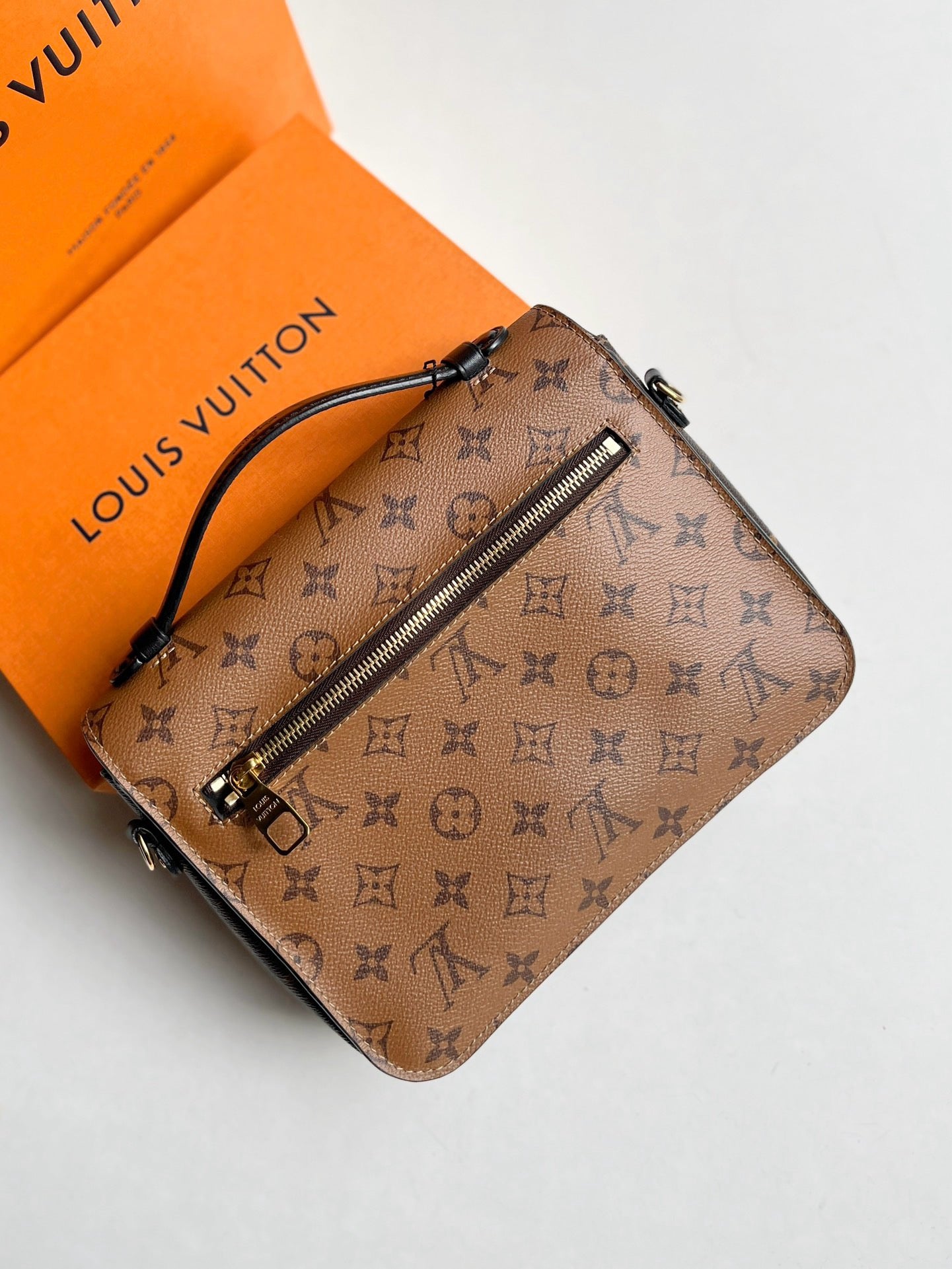 Pre-owned LV Louis Vuitton Pochette Metis Monogram Reverse