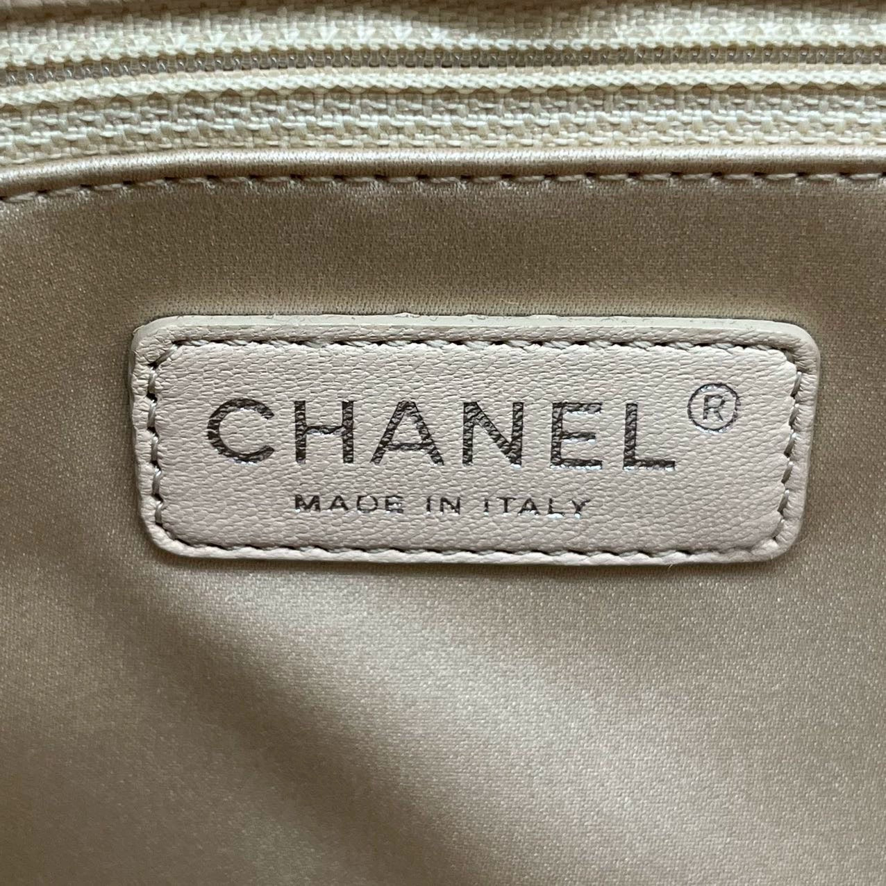 Подержанные вещи Chanel GST цвета бежевой икры из кожи с серебряной фурнитурой 