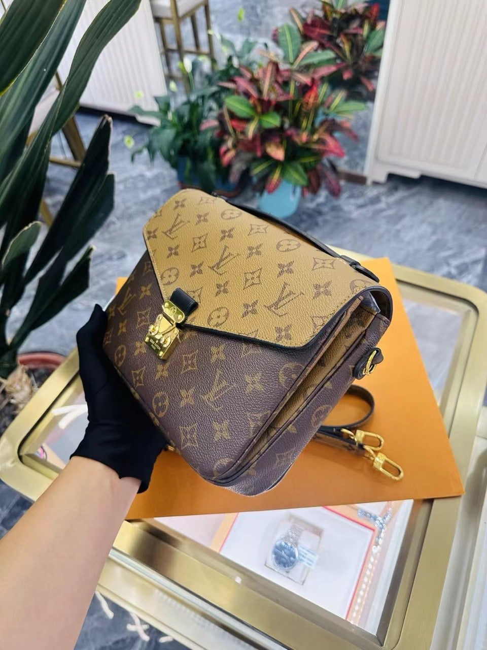 Pre-owned LV Pochette Metis Monogram Reverse, 2019