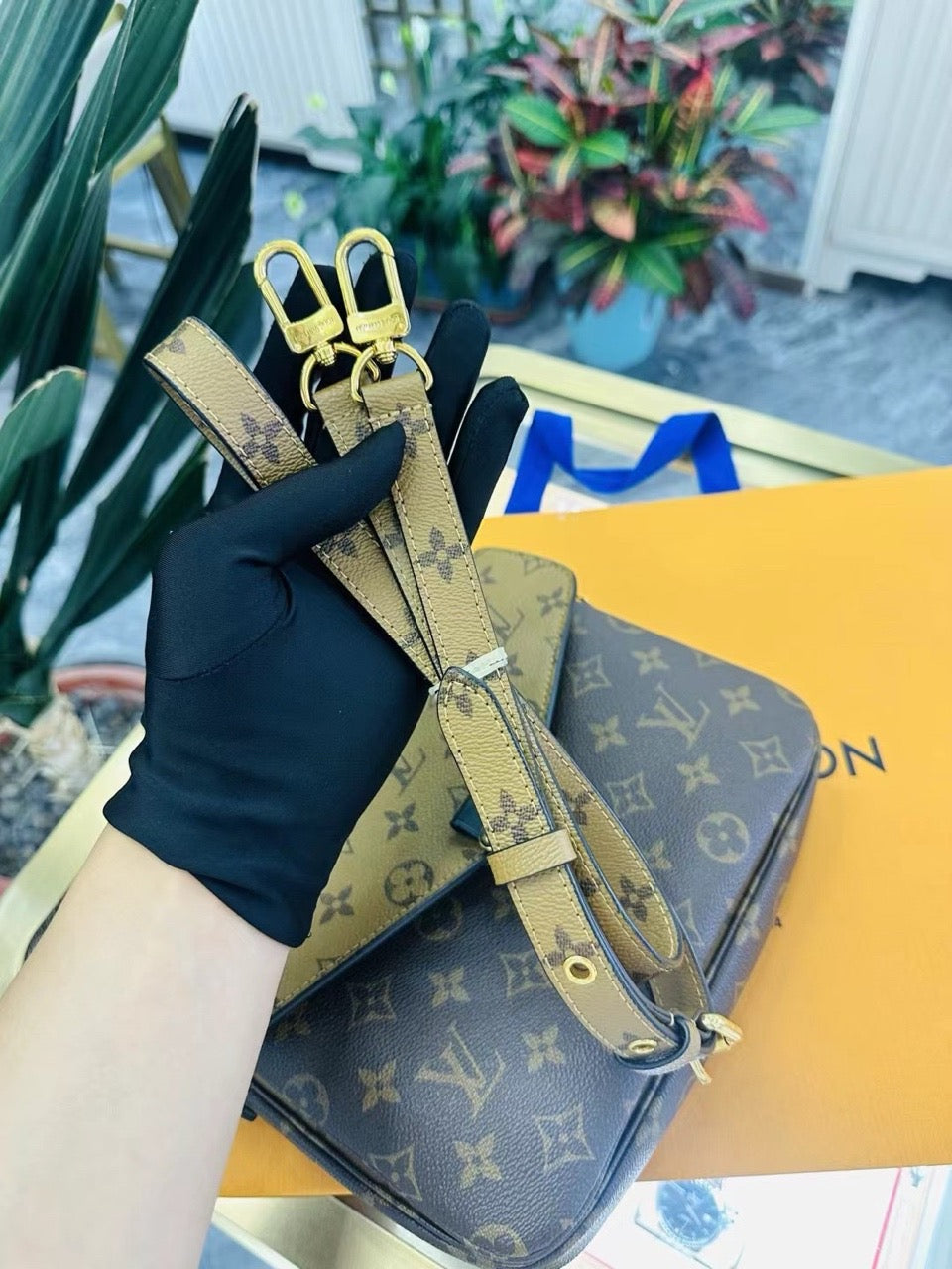 Pre-owned LV Pochette Metis Monogram Reverse, 2019