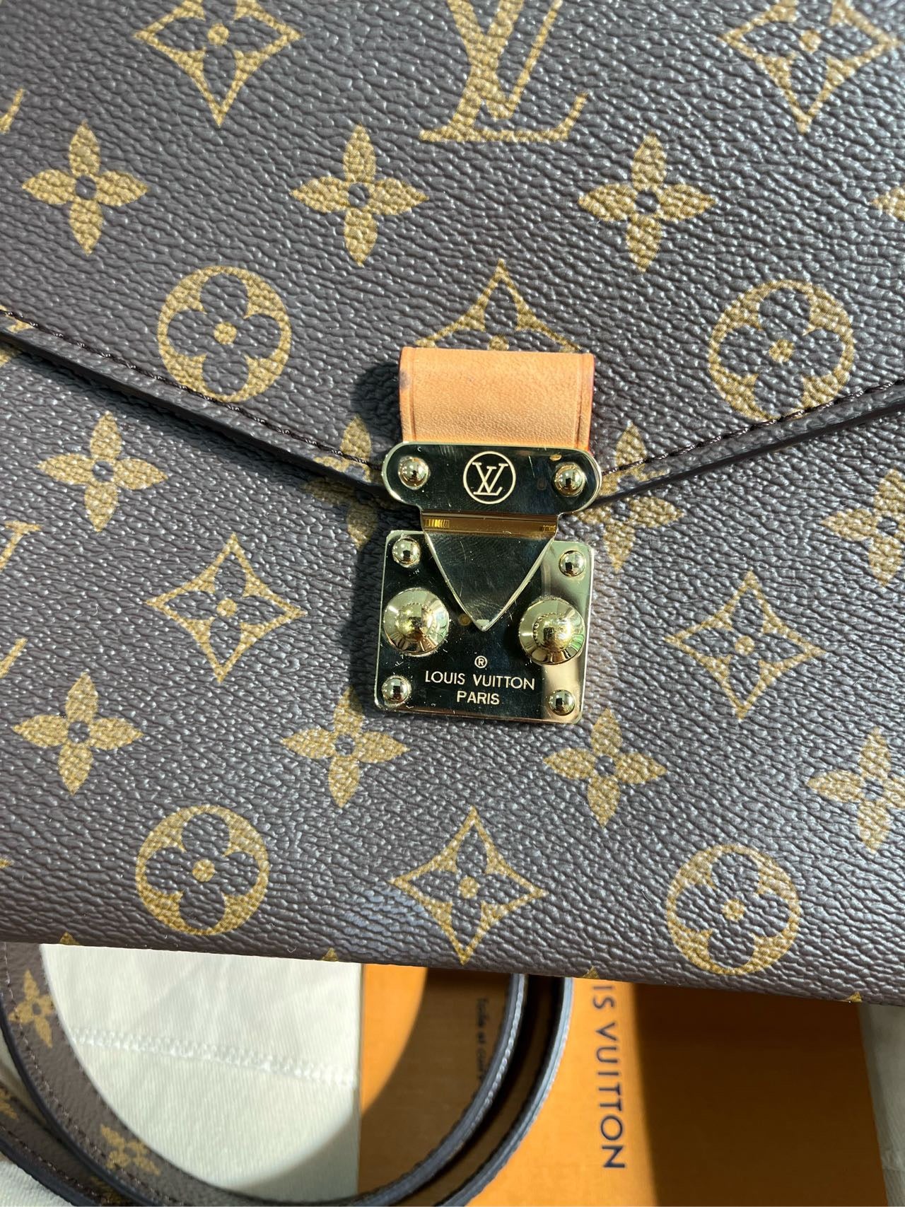 Pre-owned LV Pochette Metis Monogram, Microchipped, Full Set