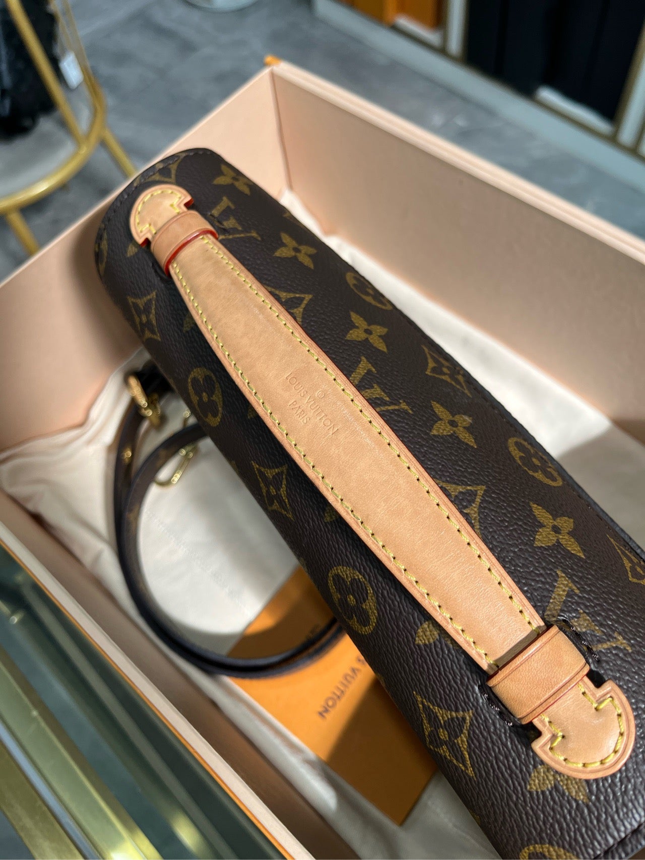 Pre-owned LV Pochette Metis Monogram, Microchipped, Full Set