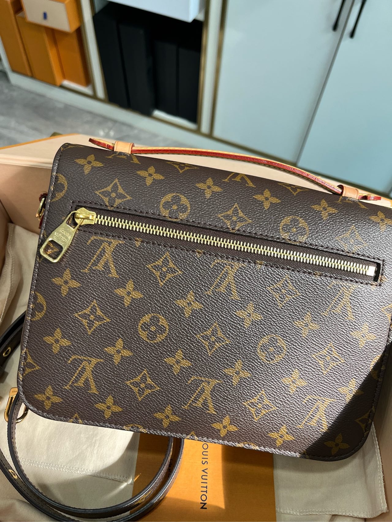 Pre-owned LV Pochette Metis Monogram, Microchipped, Full Set