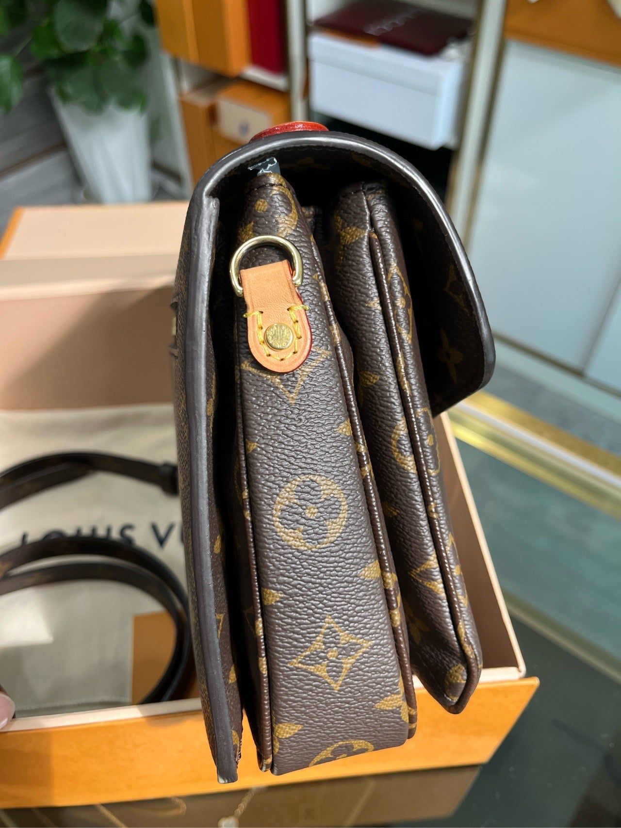 Pre-owned LV Pochette Metis Monogram, Microchipped, Full Set