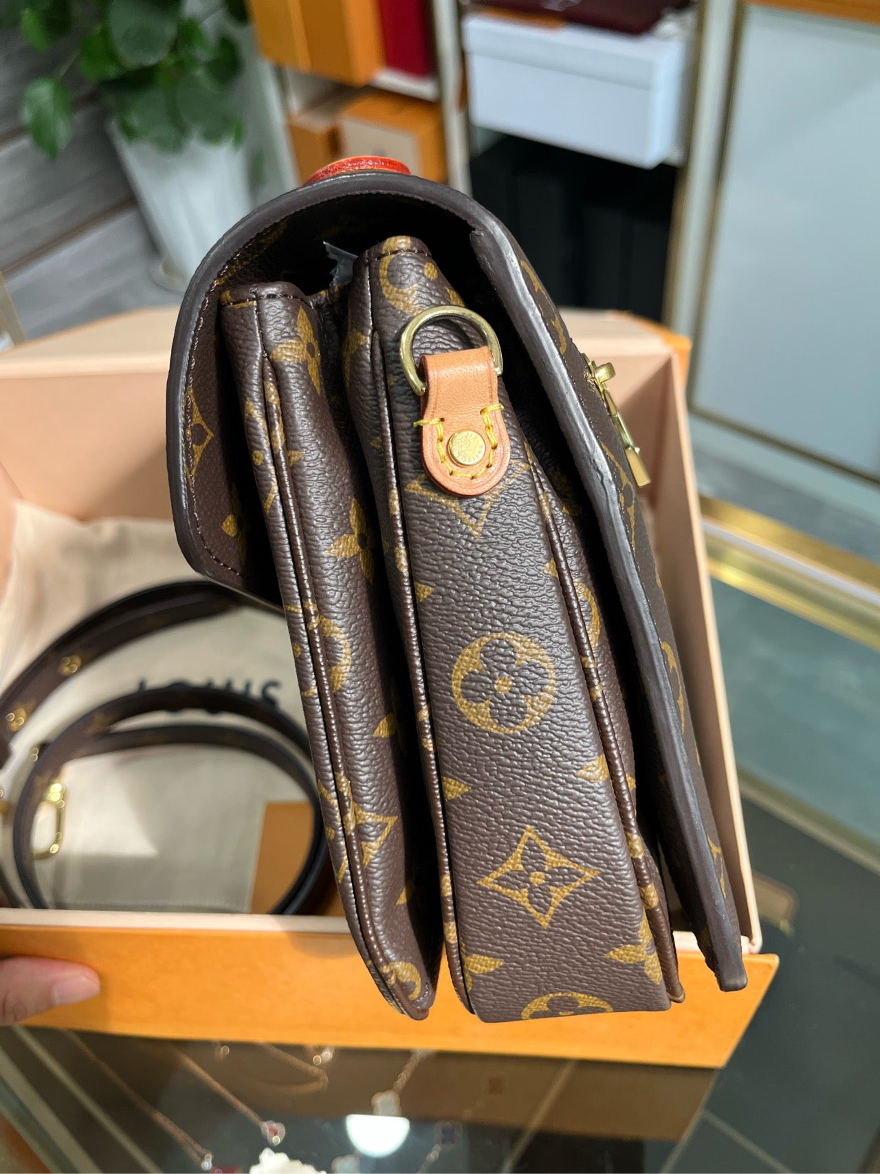 Pre-owned LV Pochette Metis Monogram, Microchipped, Full Set