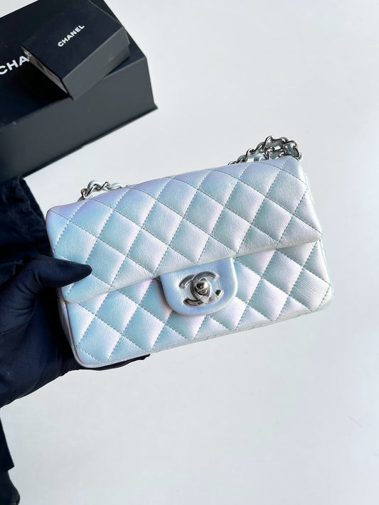 Pre-owned Chanel Classic Flap Mini Pearlescent, microchip, new with dust bag