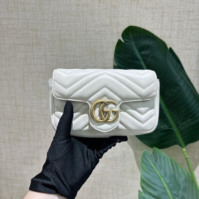 Подержанные часы GG Gucci Marmont Flap Supermini White с золотой фурнитурой