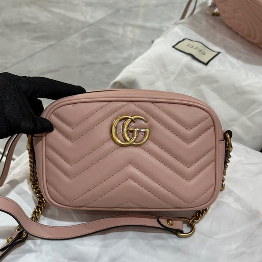 Сумка для фотокамеры GG Gucci Marmont Pre-owned Mini, телесно-розовая с золотой фурнитурой