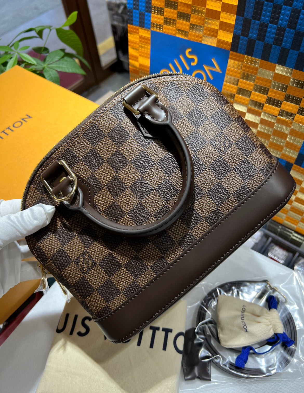 Подержанный LV Louis Vuitton Alma BB Damier Ebene S состояние