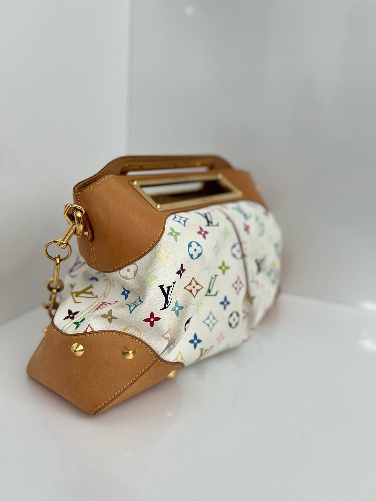 Подержанный LV Louis Vuitton Judy GM White Multicolore Murakami 