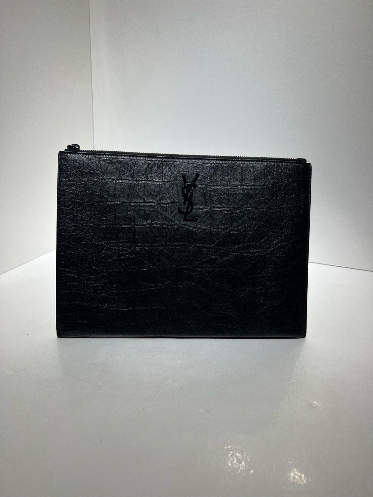 Черный клатч под крокодила YSL Saint Laurent Pre-owned