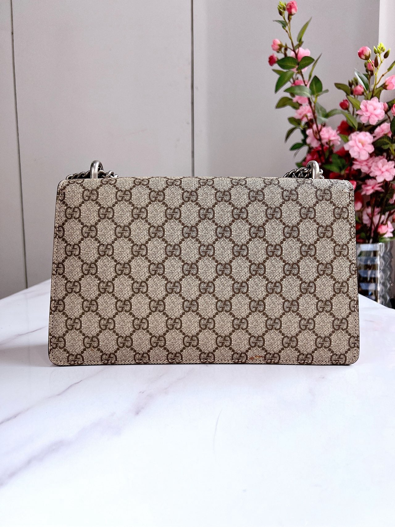 Новые драгоценные камни | Канва Gucci Dionysus Medium Supreme с розовой замшей Pre-owned