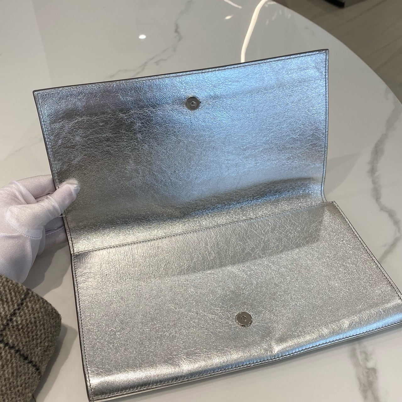 New Gems | Pre-owned YSL Saint Laurent Clutch Silver