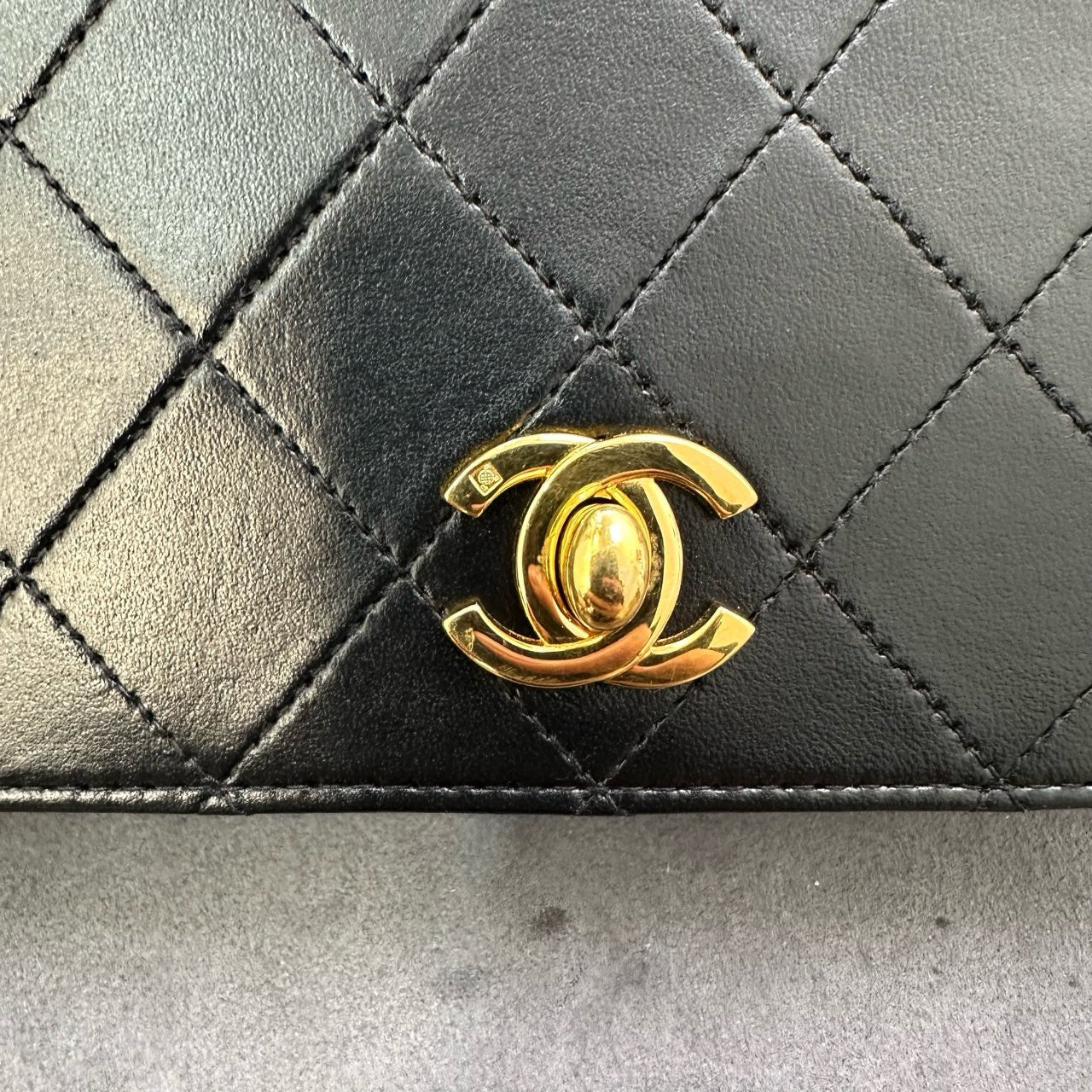 Pre-owned Chanel Vintage Woc 24K gold-plated gold hardware