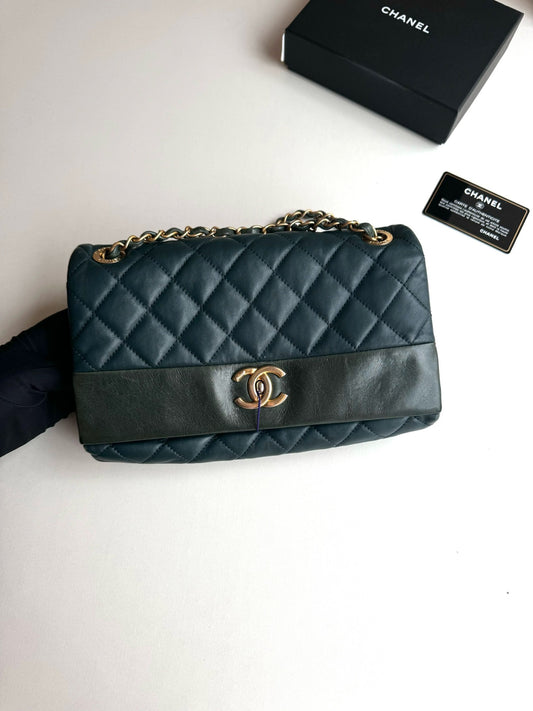 Pre-owned Chanel Flap Bag Green Diamond Quilted Calfskin, w/ card, dust bag