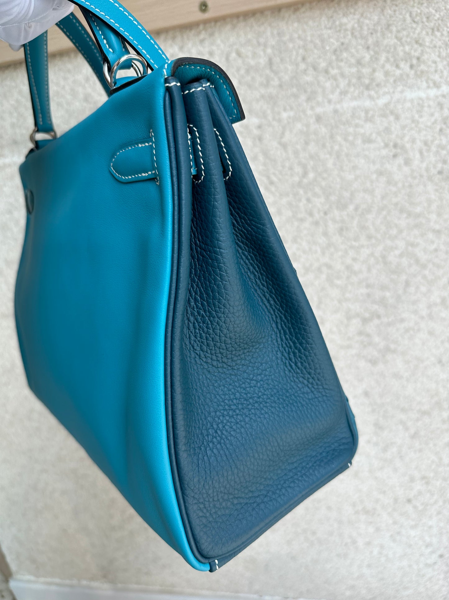 Pre-owned Hermes Kelly 32 Natural Ostrich 7B Turquoise Verso Silver hw, 2014, w/ lock&key, dust bag, strap, rain coat