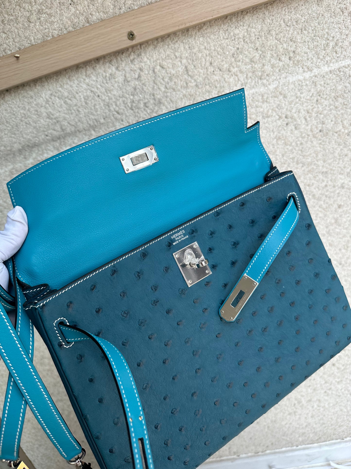 Pre-owned Hermes Kelly 32 Natural Ostrich 7B Turquoise Verso Silver hw, 2014, w/ lock&key, dust bag, strap, rain coat