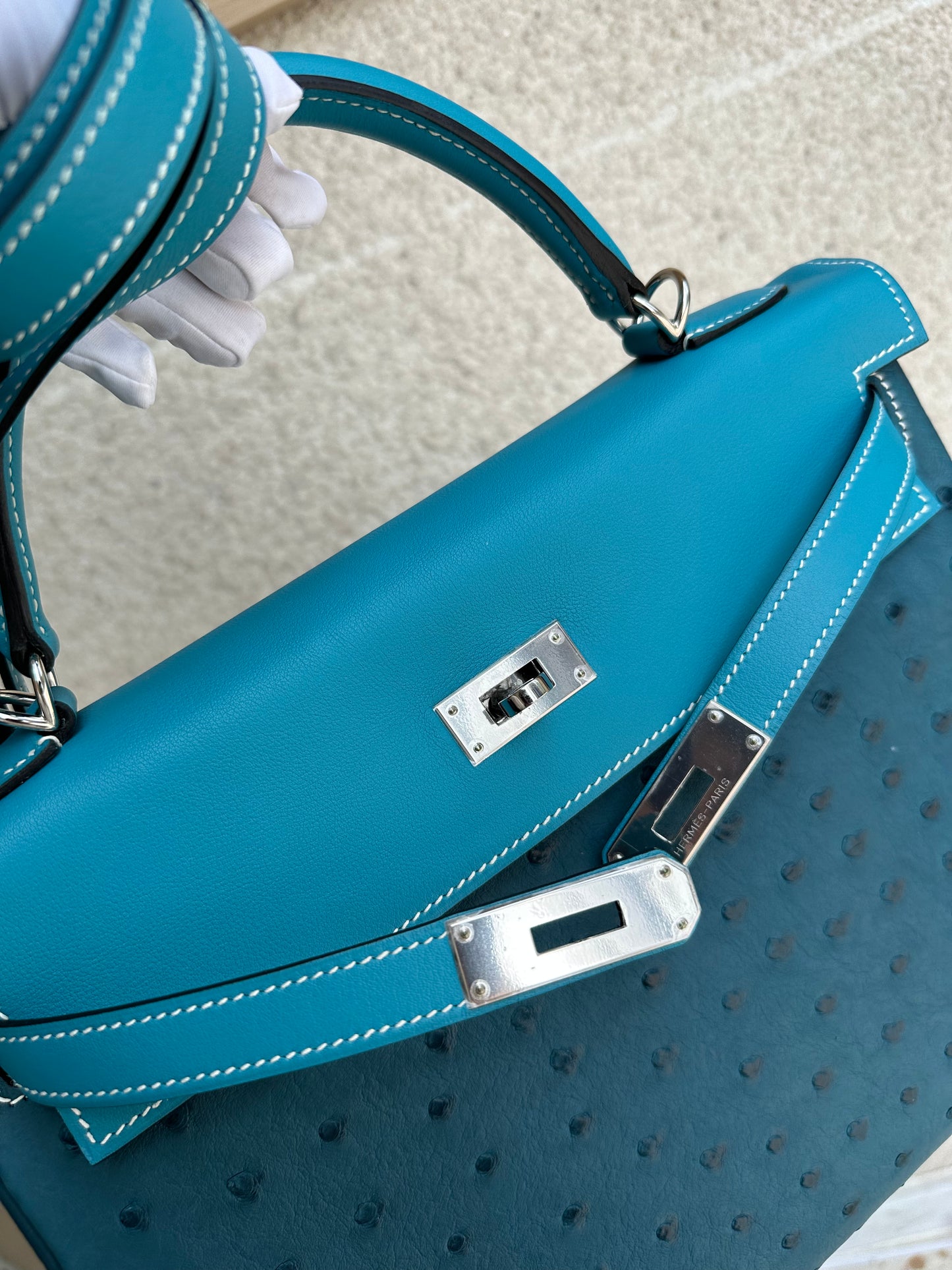 Pre-owned Hermes Kelly 32 Natural Ostrich 7B Turquoise Verso Silver hw, 2014, w/ lock&key, dust bag, strap, rain coat