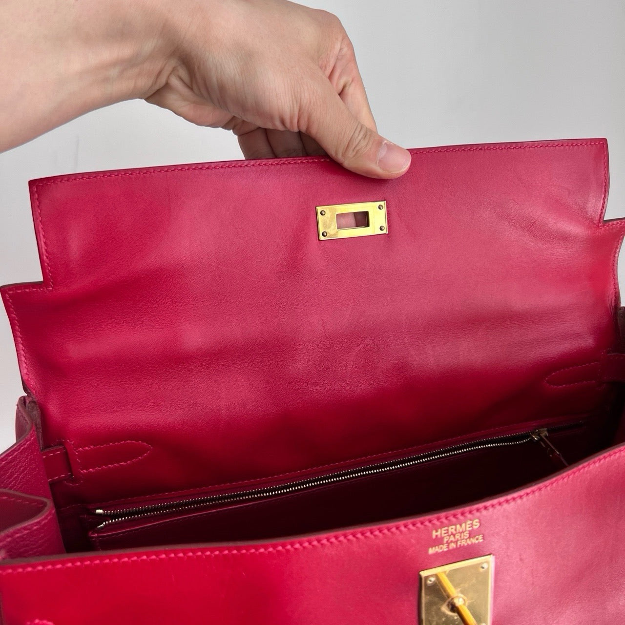 Pre-owned Hermes Kelly 35 Ferrari Red Tadelakt Leather Golden Hw, 2009, w/ lock&key with clochette, strap, felt