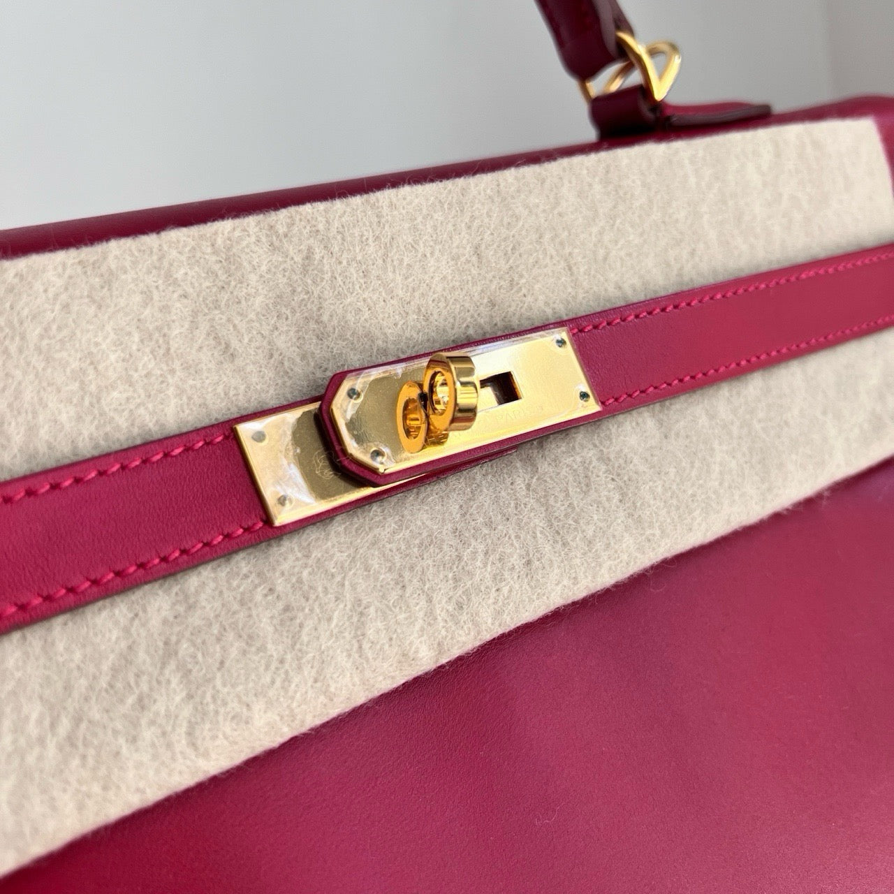 Pre-owned Hermes Kelly 35 Ferrari Red Tadelakt Leather Golden Hw, 2009, w/ lock&key with clochette, strap, felt