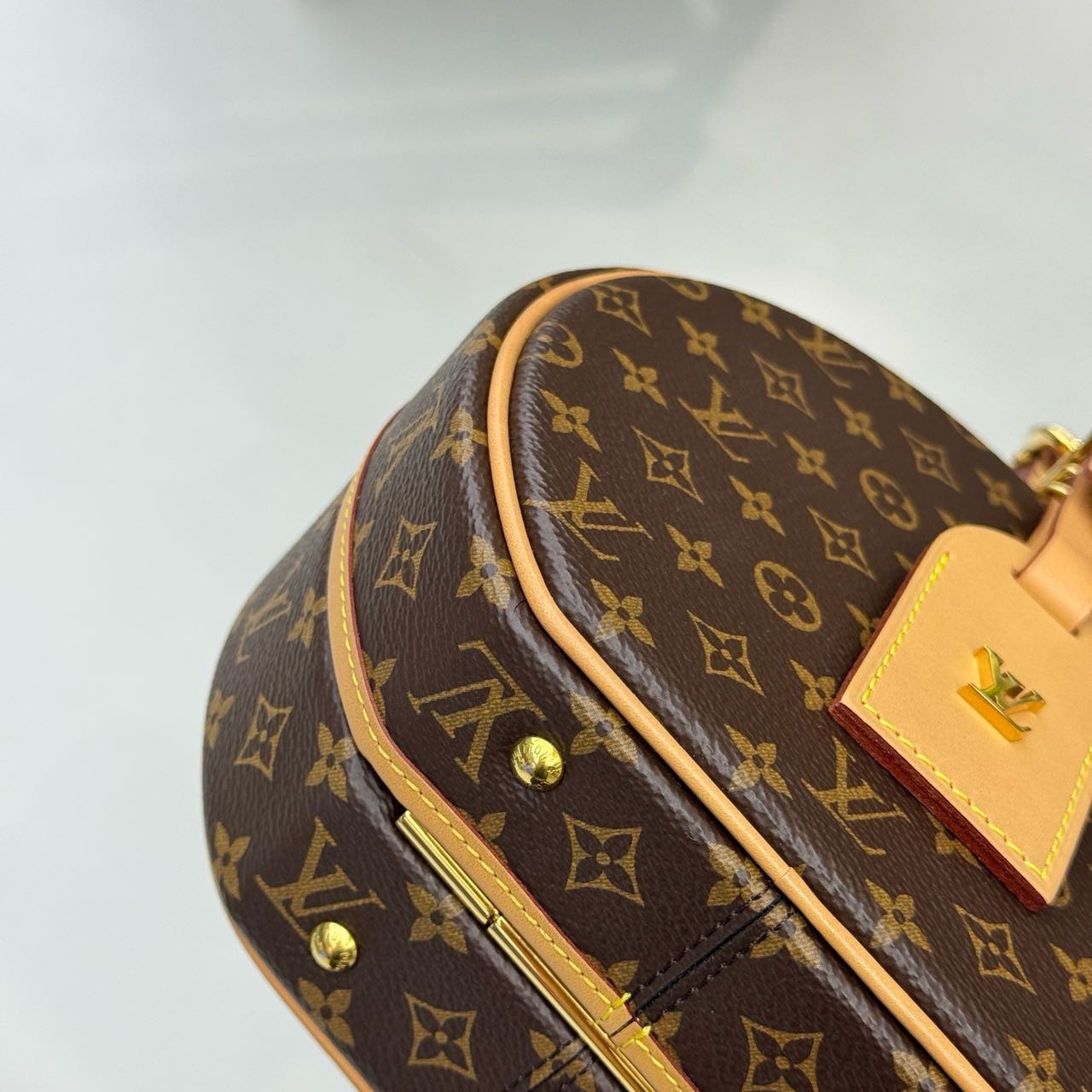 Pre-owned Certified LV Louis Vuitton MM Boite Chapeau Souple in Monogram Coated Canvas with Golden Hardware, Microchipped, w/Strap
