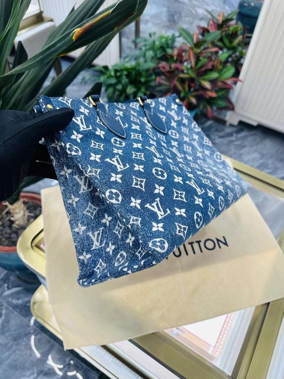 Pre-owned LV Louis Vuitton OnTheGo MM Denim Limited Edition, microchipped, w/ dust bag