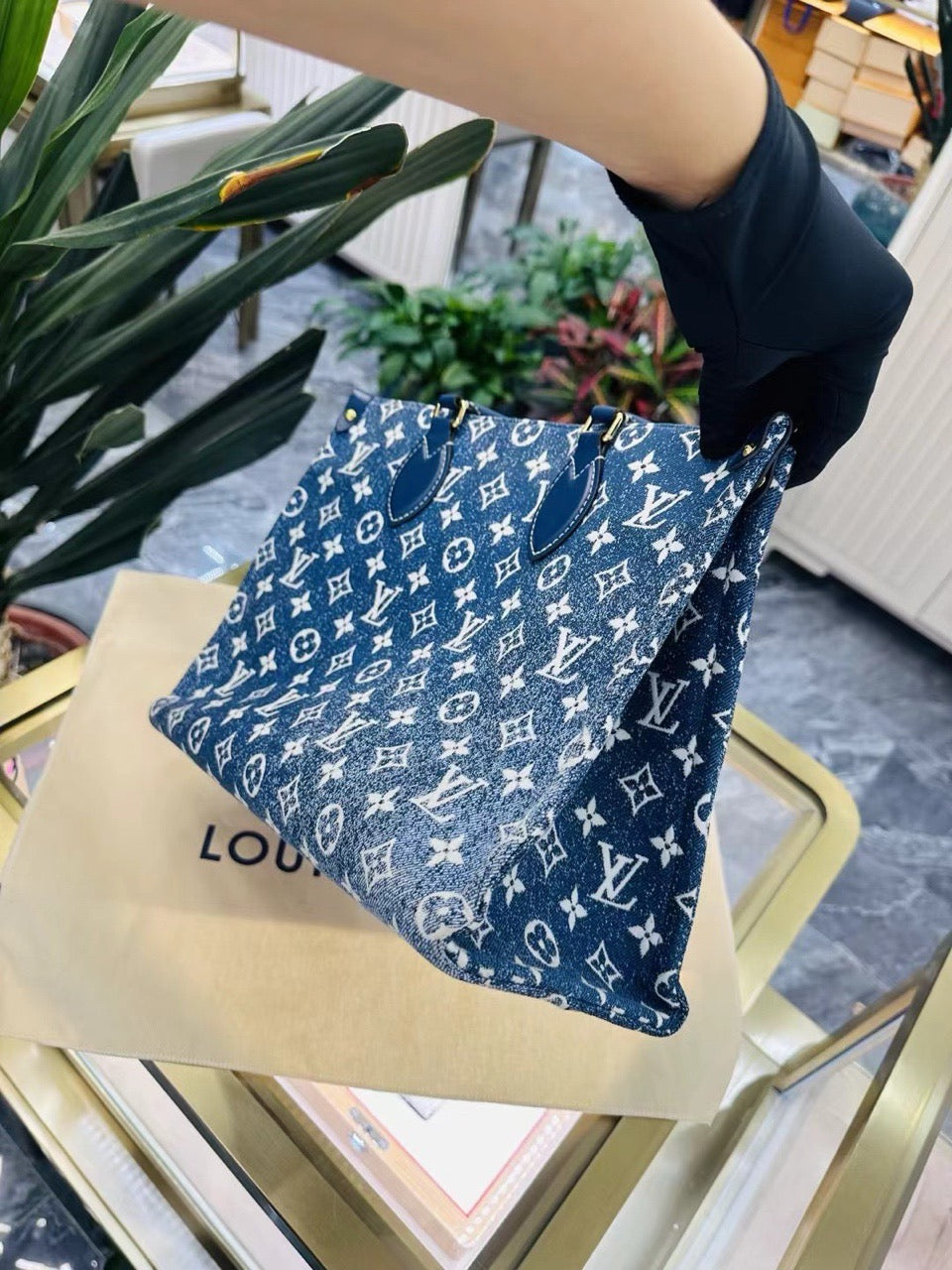 Pre-owned LV Louis Vuitton OnTheGo MM Denim Limited Edition, microchipped, w/ dust bag