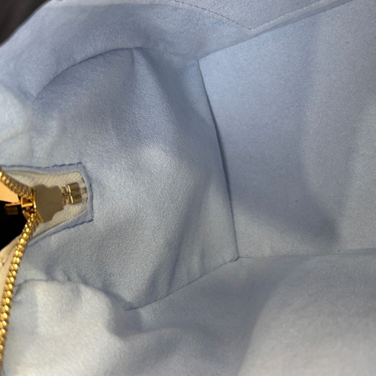 Pre-owned Certified Louis Vuitton LV Speedy Bandoulière 20 in Milky white and Blue Monogram Empreinte leather with Golden Hardware, w/ full set