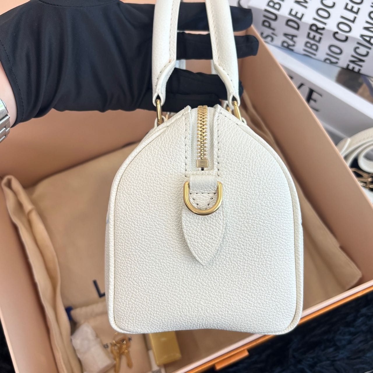 Pre-owned Certified Louis Vuitton LV Speedy Bandoulière 20 in Milky white and Blue Monogram Empreinte leather with Golden Hardware, w/ full set