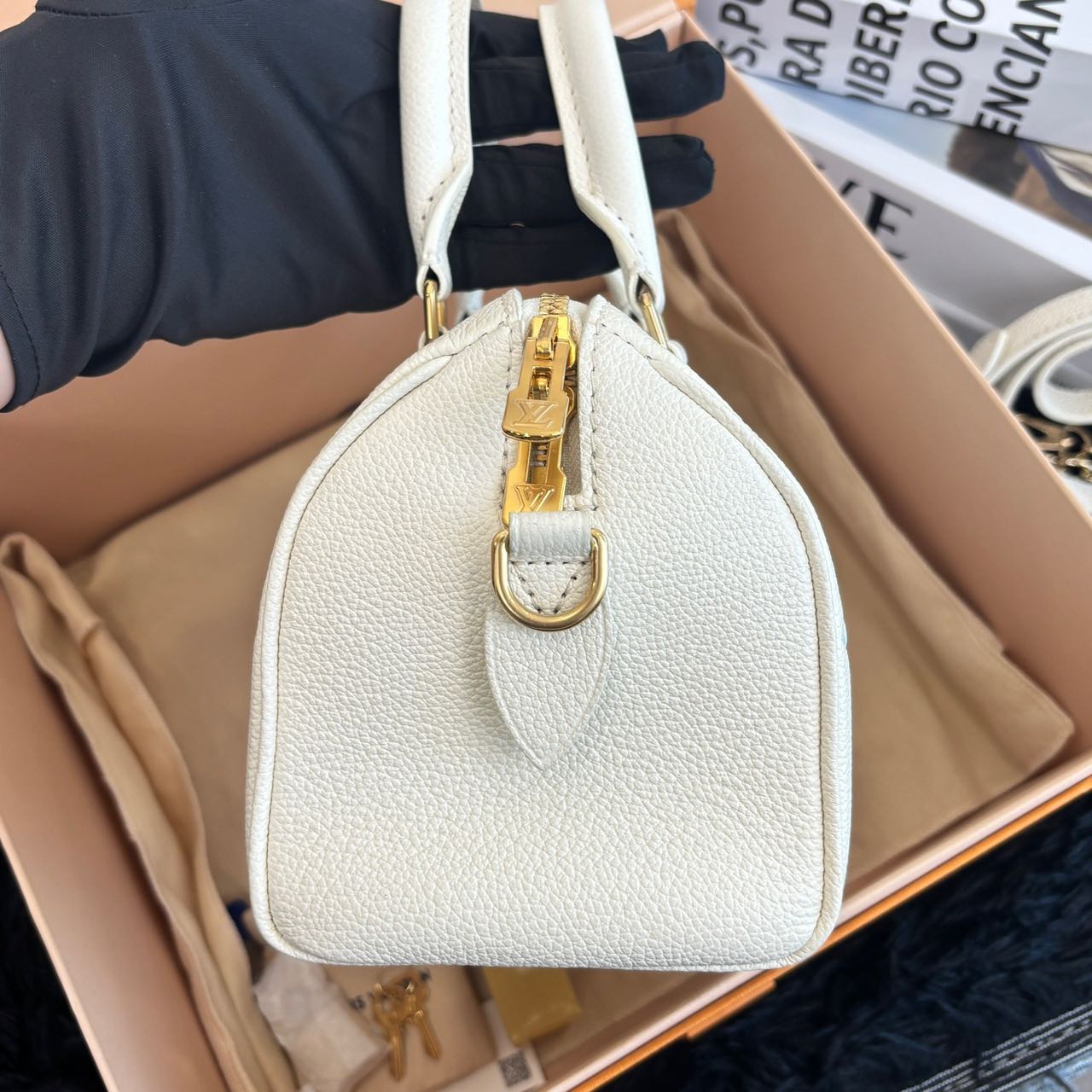 Pre-owned Certified Louis Vuitton LV Speedy Bandoulière 20 in Milky white and Blue Monogram Empreinte leather with Golden Hardware, w/ full set