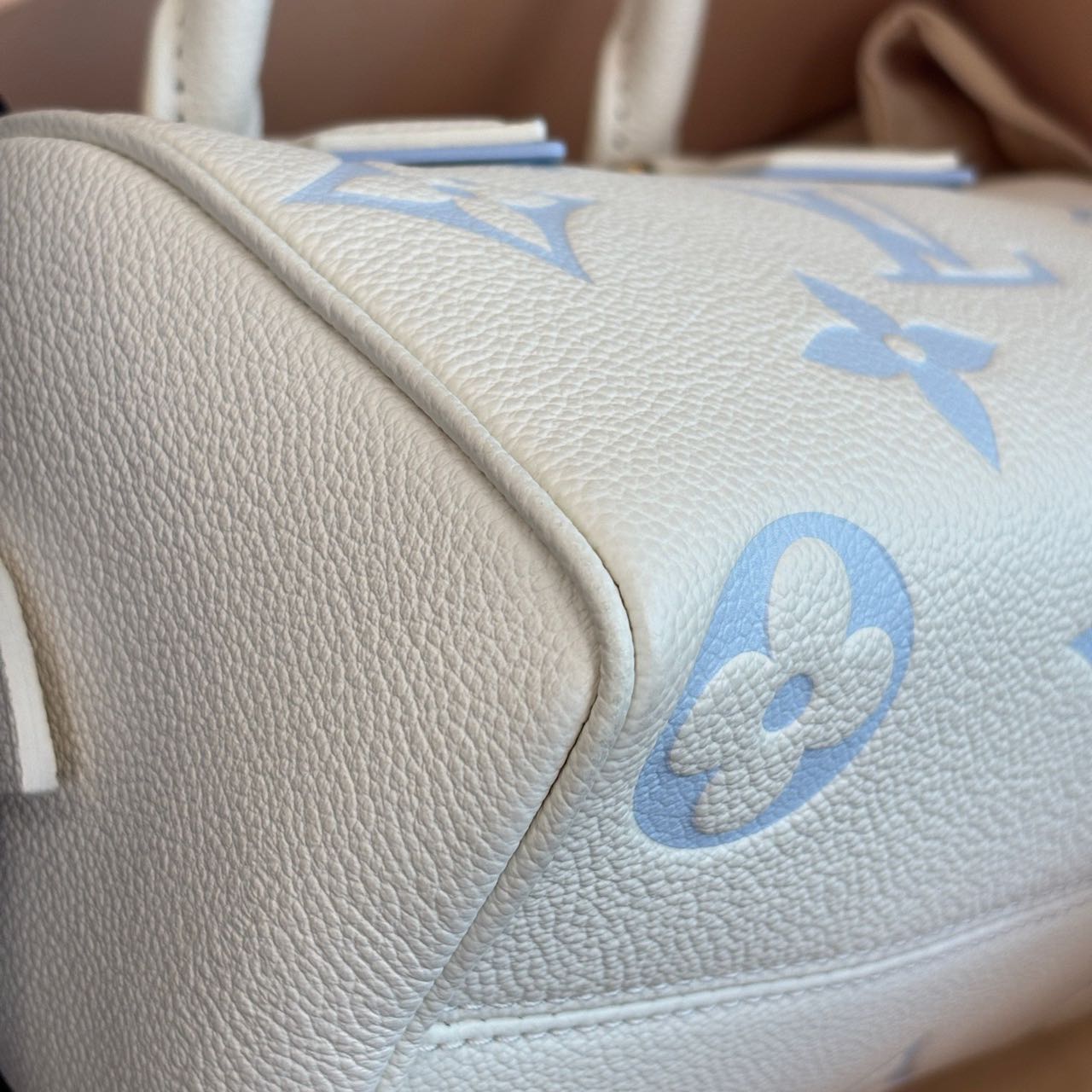 Pre-owned Certified Louis Vuitton LV Speedy Bandoulière 20 in Milky white and Blue Monogram Empreinte leather with Golden Hardware, w/ full set