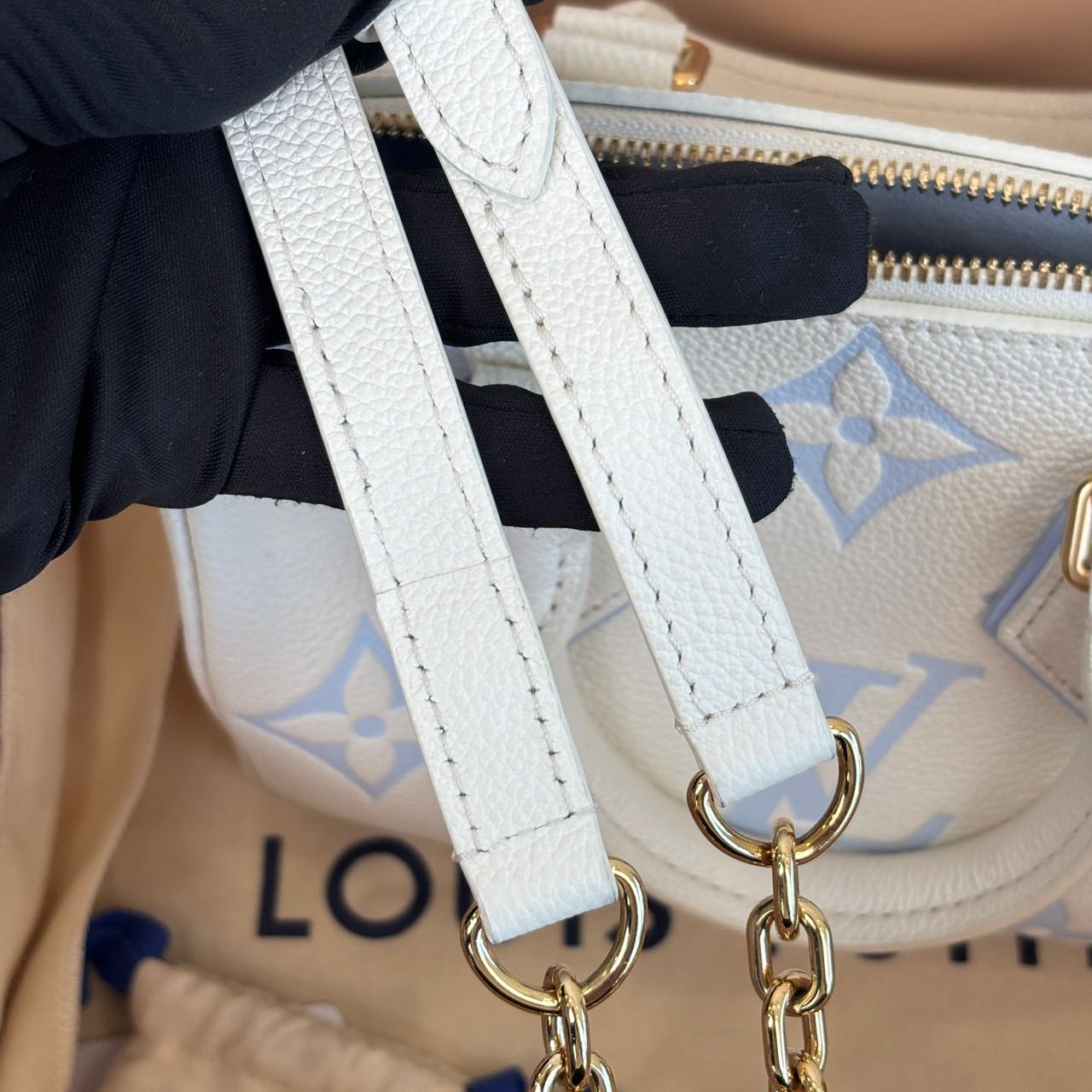 Pre-owned Certified Louis Vuitton LV Speedy Bandoulière 20 in Milky white and Blue Monogram Empreinte leather with Golden Hardware, w/ full set