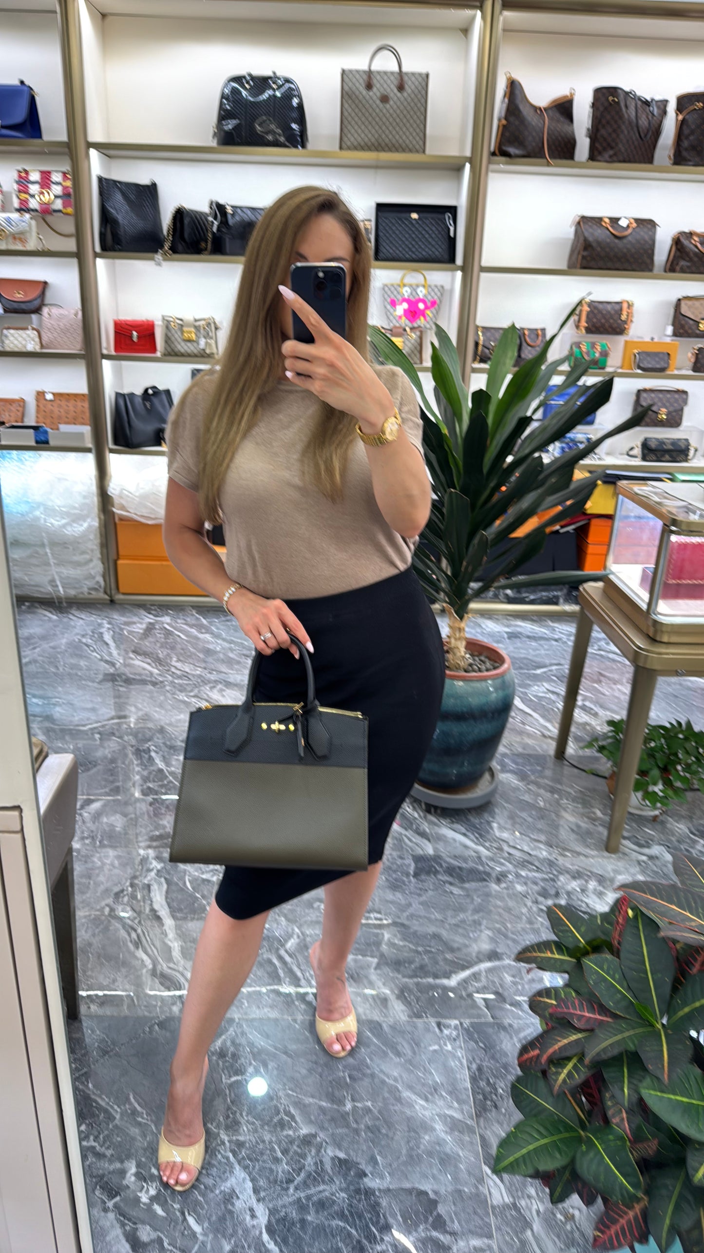 Pre-owned Certified Louis Vuitton LV City Steamer MM Olive Green with Black Grained Calfskin, 2018, w/ Dust bag, strap