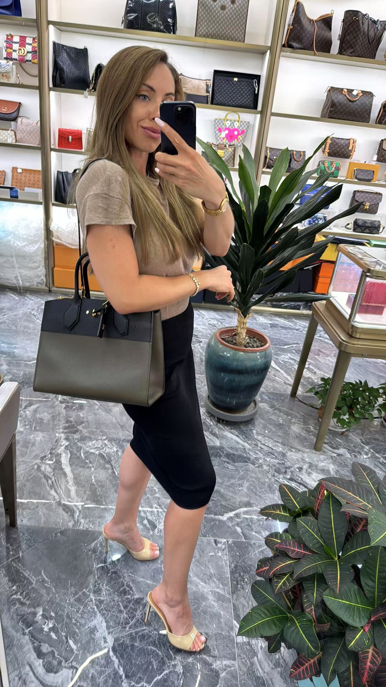 Pre-owned Certified Louis Vuitton LV City Steamer MM Olive Green with Black Grained Calfskin, 2018, w/ Dust bag, strap
